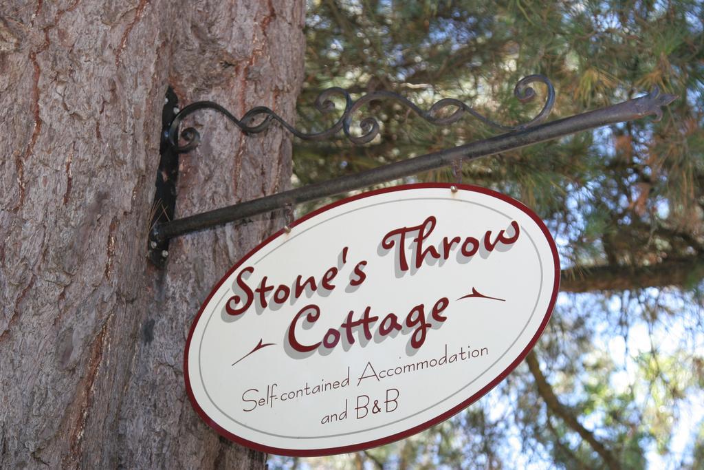 Stone'S Throw Cottage Bed And Breakfast Belgrave Room photo