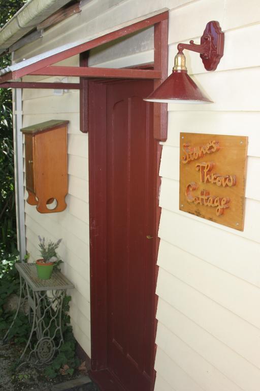 Stone'S Throw Cottage Bed And Breakfast Belgrave Exterior photo