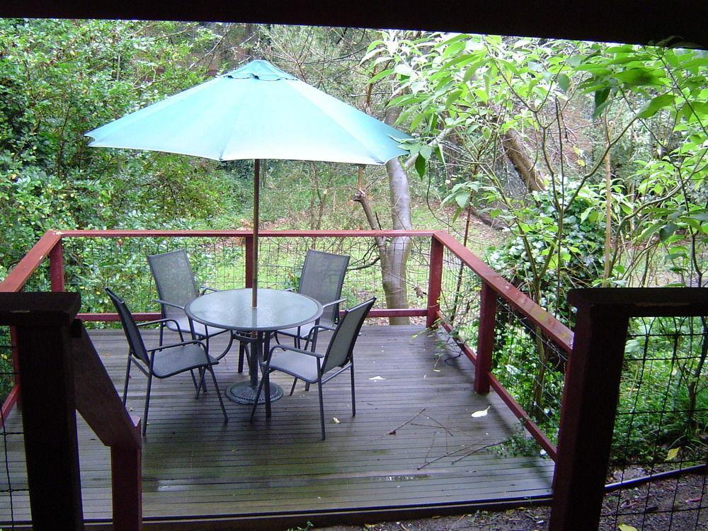Stone'S Throw Cottage Bed And Breakfast Belgrave Exterior photo