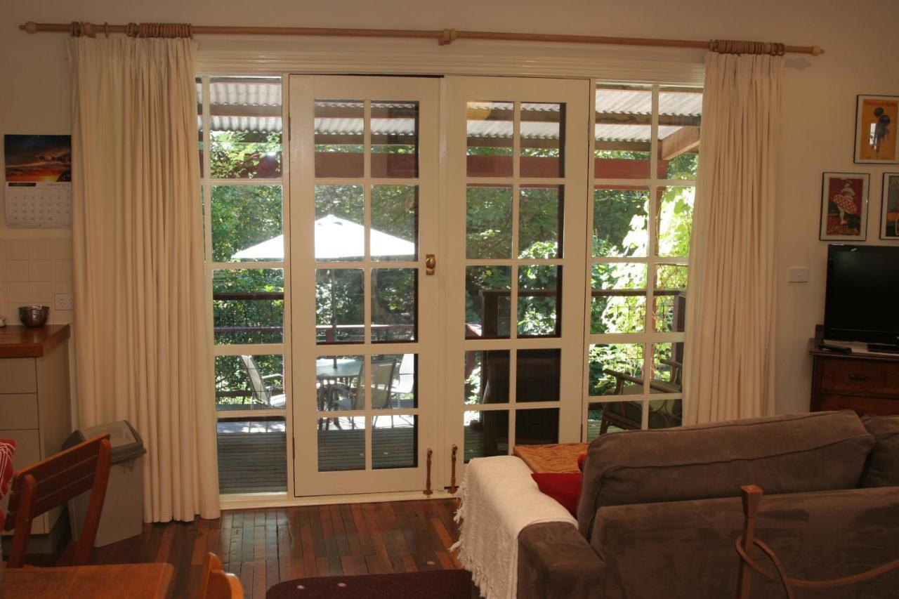 Stone'S Throw Cottage Bed And Breakfast Belgrave Exterior photo