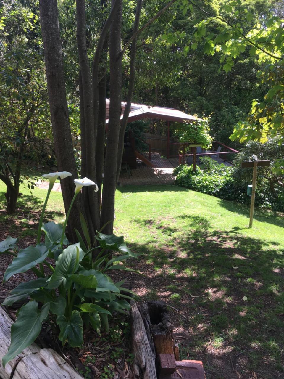 Stone'S Throw Cottage Bed And Breakfast Belgrave Exterior photo