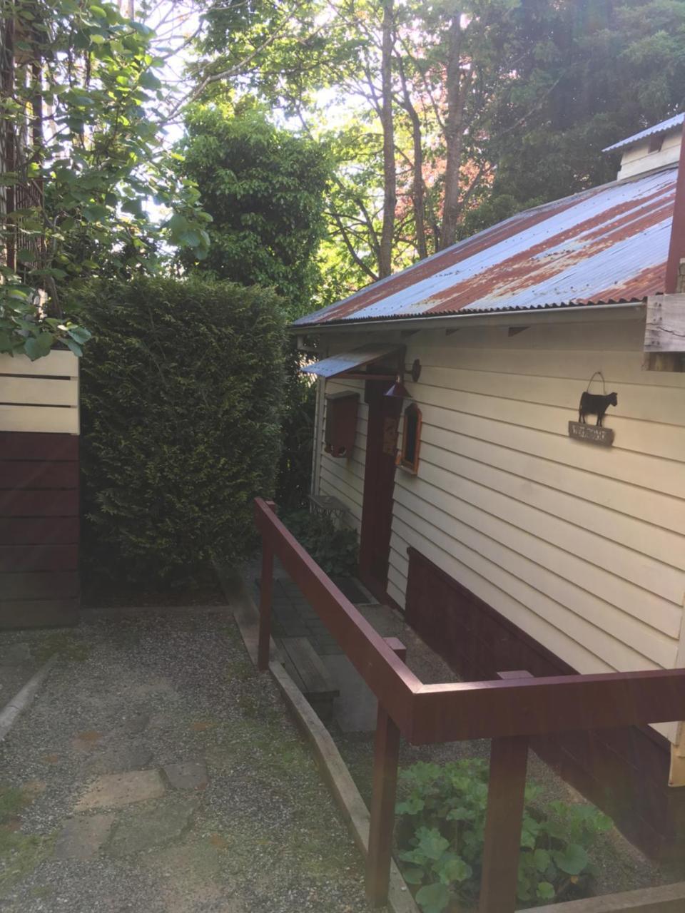 Stone'S Throw Cottage Bed And Breakfast Belgrave Exterior photo